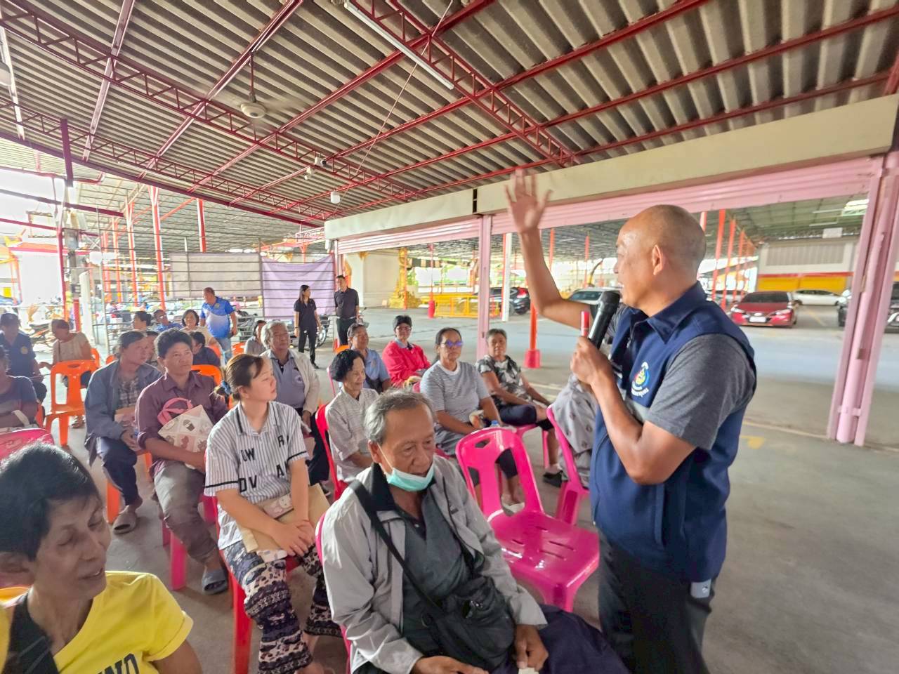 📢 พช.บางกรวย ลุยดำเนินงานโครงการสนับสนุนกิจกรรมตามแผนการขจัดความยากจน แก้จน! จัดอบรมให้ความรู้ พร้อมสาธิตอาชีพทำสบู่กรีเชอลีนน้ำผึ้งชันโรง + ฟ้าทะลายโจร ✨
